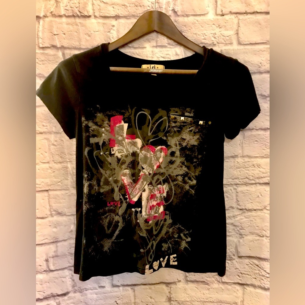 Black t-shirt with LOVE graffiti design